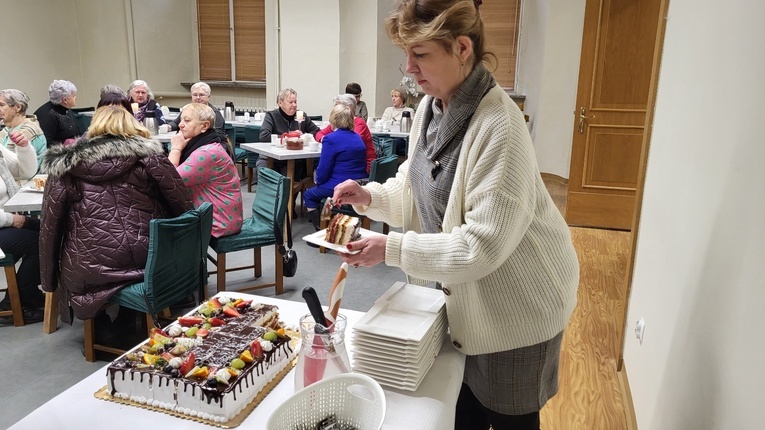 Dzień kobiet w ​Parafialnym Klubie Seniora "U Mikołaja" w Głogowie