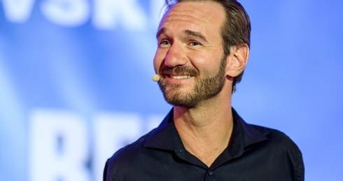 Bez rąk i nóg, ale z wielką wiarą. Nick Vujicic wystąpił w Warszawie