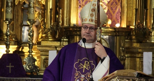 Bp Muskus: Potrzebny jest wyraźny sprzeciw wobec politycznego wykorzystywania Jana Pawła II