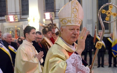 Bp Adam 4 marca 2016 roku przewodniczył Mszy św. odpustowej ku czci patrona miasta i diecezji w swojej rodzinnej parafii, w bazylice św. Kazimierza w Radomiu.