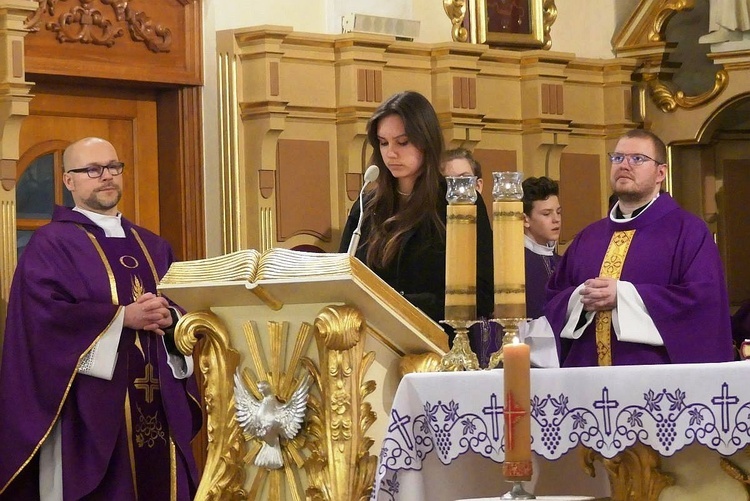 Rejonowy wielkopostny dzień skupienia młodych oazowiczów w Hałcnowie