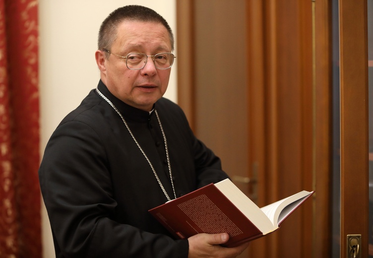 Abp Ryś: Władze komunistyczne prowadziły wojnę z Kościołem i narodem o pamięć