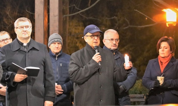 Modlitwy poprowadzili wspólnie: dziekan ks. kan. Jacek Gracz i proboszcz ewangelicko-augsburskiej parafii ks. Marcin Brzósa.