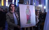Kobiety niosły w procesji do ołtarza obraz św. Marii Magdaleny.