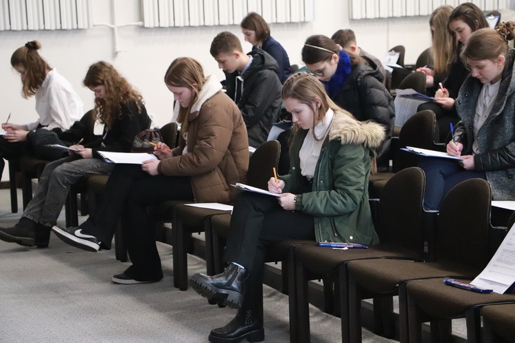 Finał diecezjalny odbył się w auli Wyższego Seminarium Duchownego w Łowiczu.