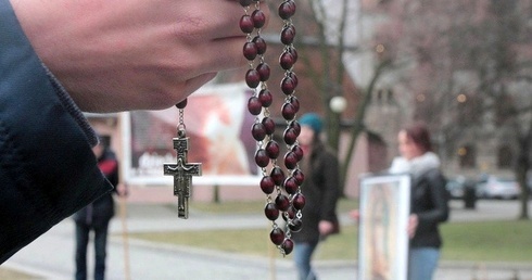 Potrzebne ręce i serca do modlitwy