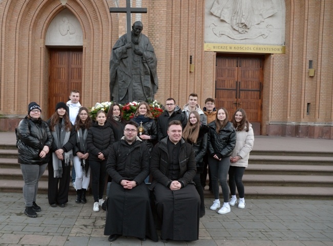 Różaniec młodych za przyczyną św. Jana Pawła II