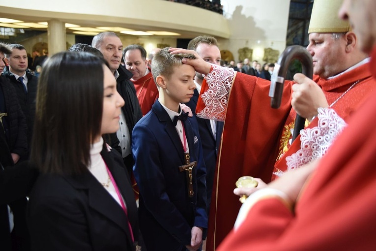 Bierzmowanie w Pustkowie Osiedlu