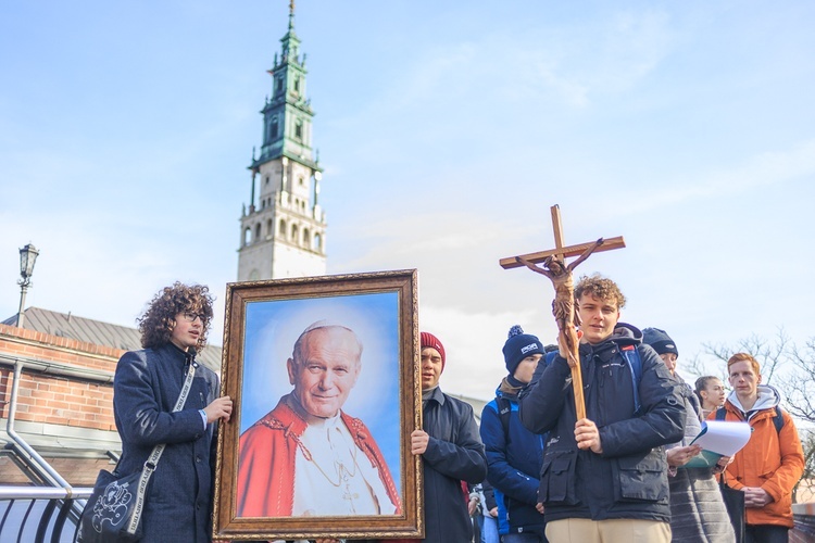 Pielgrzymka maturzystów diecezji świdnickiej - cz. 01