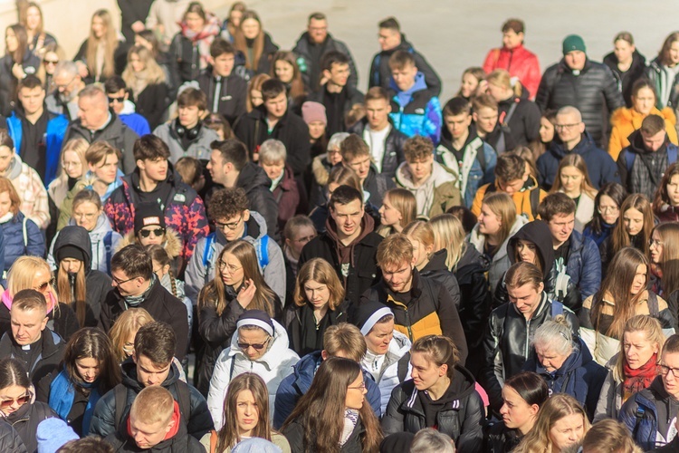 Pielgrzymka maturzystów diecezji świdnickiej - cz. 01