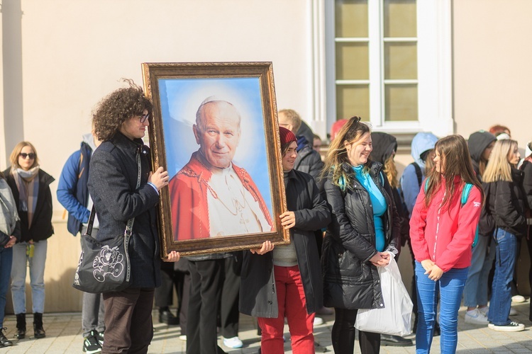 Pielgrzymka maturzystów diecezji świdnickiej - cz. 01