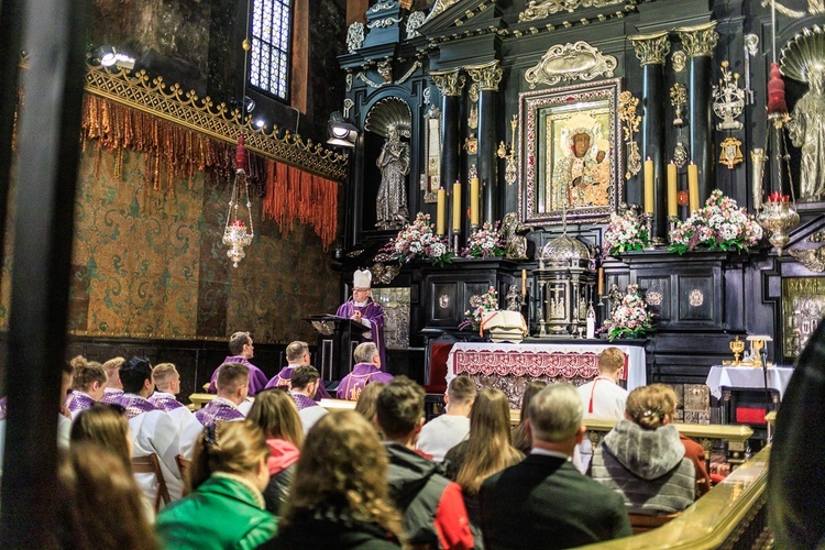 Pielgrzymka maturzystów diecezji świdnickiej - cz. 01