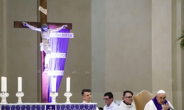 Papież: Bóg nie boi się zstąpić do naszych ciemności i otchłani