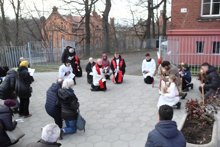 Krzyż pokonał granicę