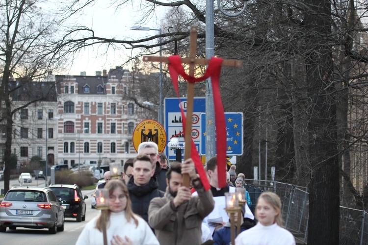 Krzyż pokonał granicę