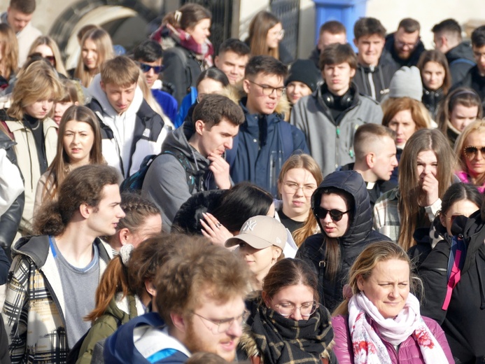 Pielgrzymka maturzystów diecezji świdnickiej na Jasną Górę - cz. 02