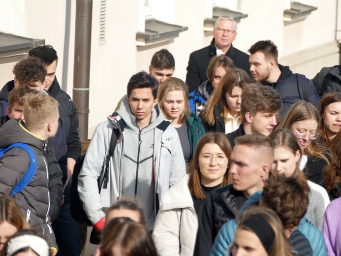 Pielgrzymka maturzystów diecezji świdnickiej na Jasną Górę - cz. 02