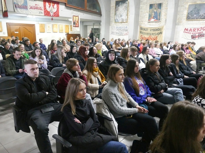 Pielgrzymka maturzystów diecezji świdnickiej na Jasną Górę - cz. 02