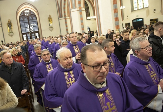 Dziękczynienie za posługę bp Edwarda, cz. 1