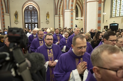 Dziękczynienie za posługę bp Edwarda, cz. 1