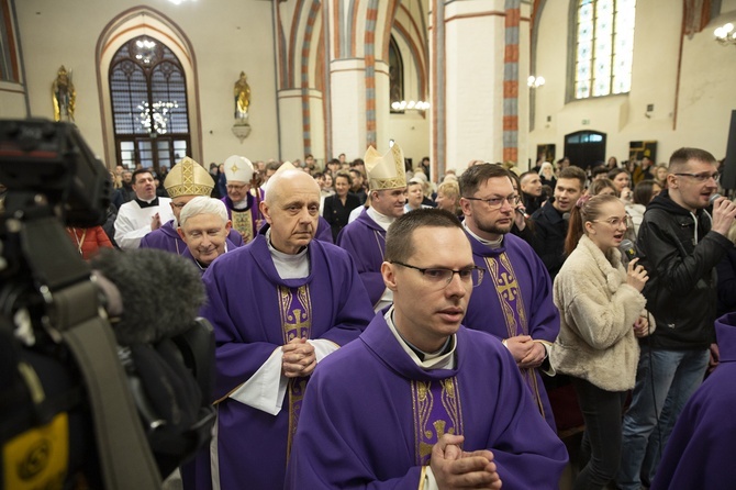 Dziękczynienie za posługę bp Edwarda, cz. 1