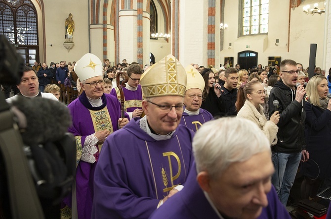 Dziękczynienie za posługę bp Edwarda, cz. 1