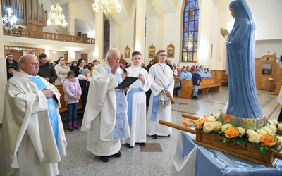 Błogosławieństwo figury Matki Bożej z Kibeho.