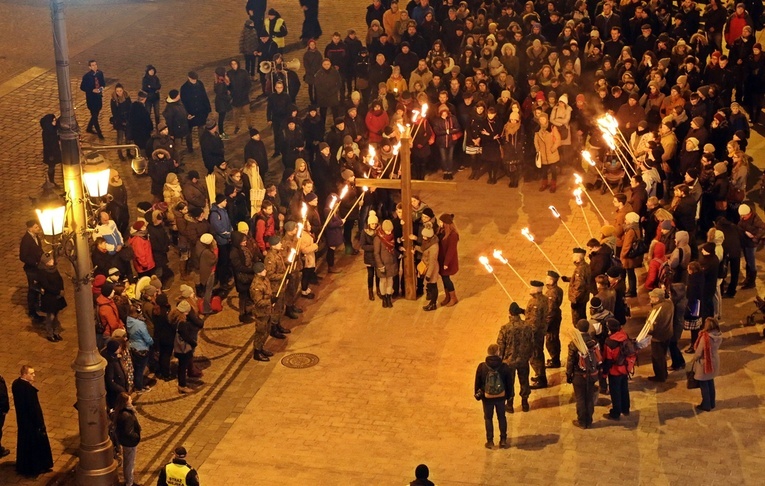 Akademicka Droga Krzyżowa - studenci przejdą przez centrum Wrocławia, niosąc krzyż