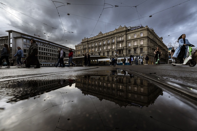 Szwajcaria: bank UBS przejmie Credit Suisse