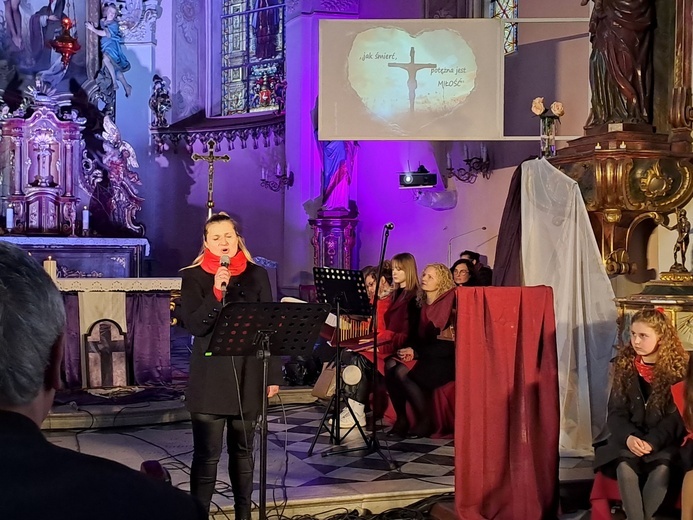 Ząbkowice Śl. Koncert "Jak śmierć potężna jest miłość"