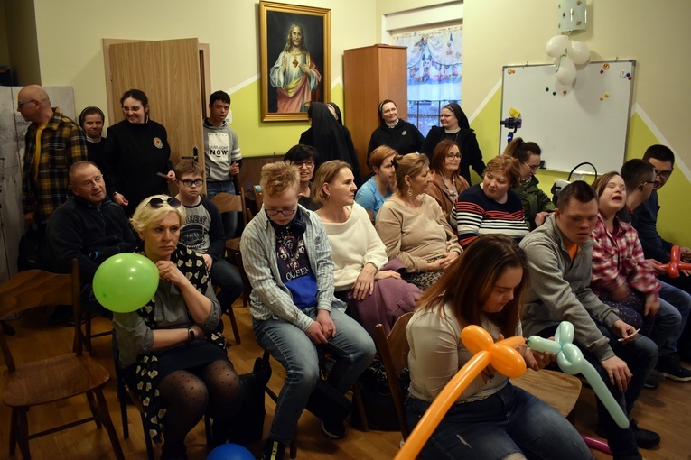 Niezwykłe bajkowe przedstawienie w "Pozytywce" dla dzieci z Zespołem Downa