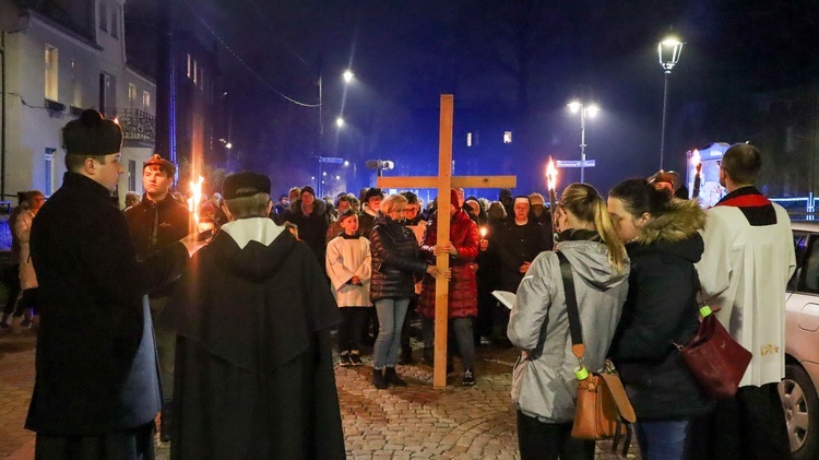 Droga Krzyżowa po ulicach Szczawna-Zdroju