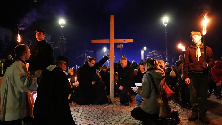 Droga Krzyżowa po ulicach Szczawna-Zdroju
