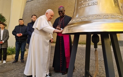 Papież Franciszek poświęcił kolejny dzwon z Polski „Głos Nienarodzonych”