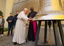 Papież Franciszek poświęcił kolejny dzwon z Polski „Głos Nienarodzonych”