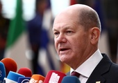 Kanclerz Scholz: Niemcy i UE na dobrej drodze do znalezienia rozwiązania problemu samochodów z silnikiem spalinowym