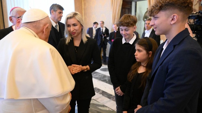 Papież do rodzin zmarłych górników: Również w ciemności Pan jest blisko