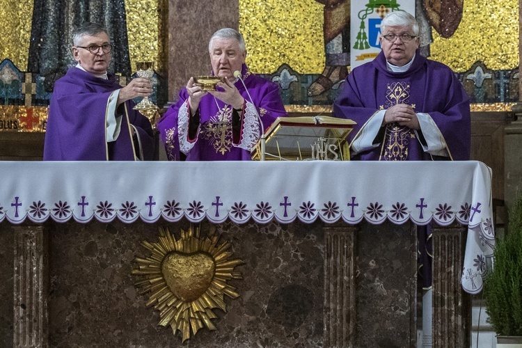 Ratującym Żydów. Tablica w bazylice salezjanów na Pradze