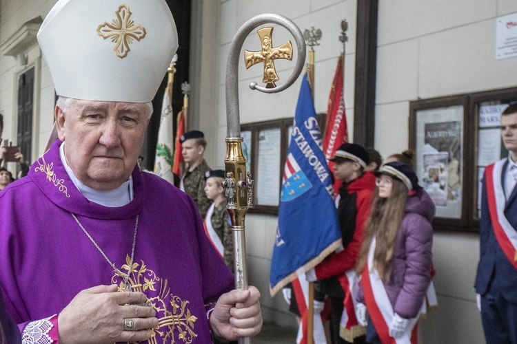 Ratującym Żydów. Tablica w bazylice salezjanów na Pradze