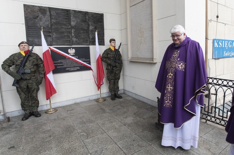 Ratującym Żydów. Tablica w bazylice salezjanów na Pradze