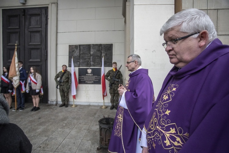 Ratującym Żydów. Tablica w bazylice salezjanów na Pradze