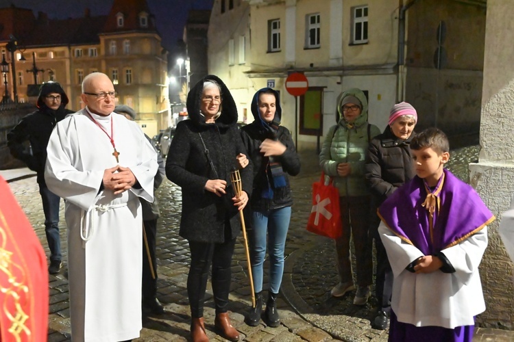 Wałbrzych. Droga Krzyżowa ulicami Śródmieścia