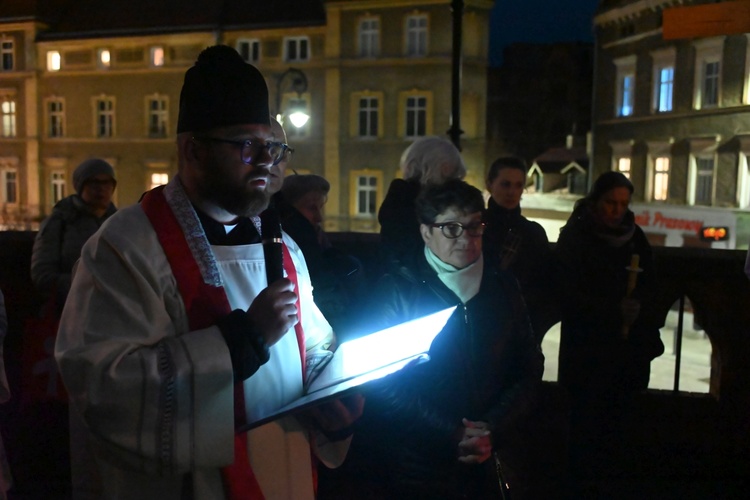 Wałbrzych. Droga Krzyżowa ulicami Śródmieścia