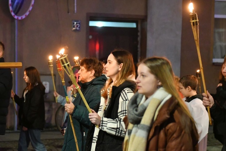 Rzepin. Poszli za krzyżem z Janem Pawłem II