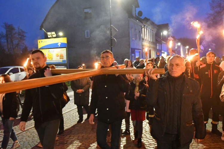 Rzepin. Poszli za krzyżem z Janem Pawłem II