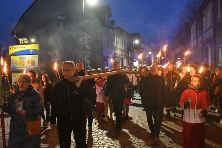 Rzepin. Poszli za krzyżem z Janem Pawłem II