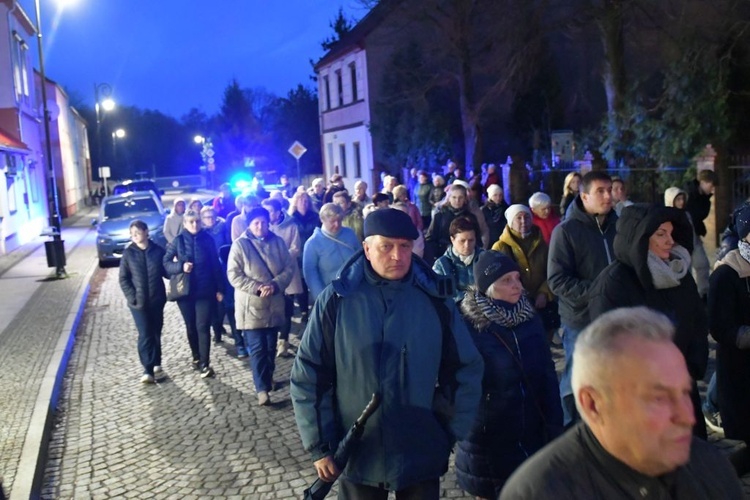 Rzepin. Poszli za krzyżem z Janem Pawłem II