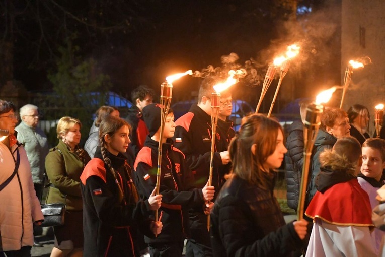 Rzepin. Poszli za krzyżem z Janem Pawłem II