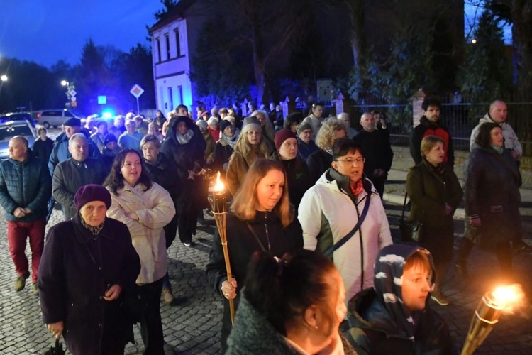 Rzepin. Poszli za krzyżem z Janem Pawłem II