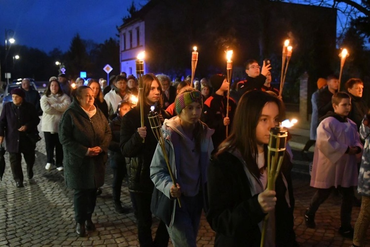 Rzepin. Poszli za krzyżem z Janem Pawłem II